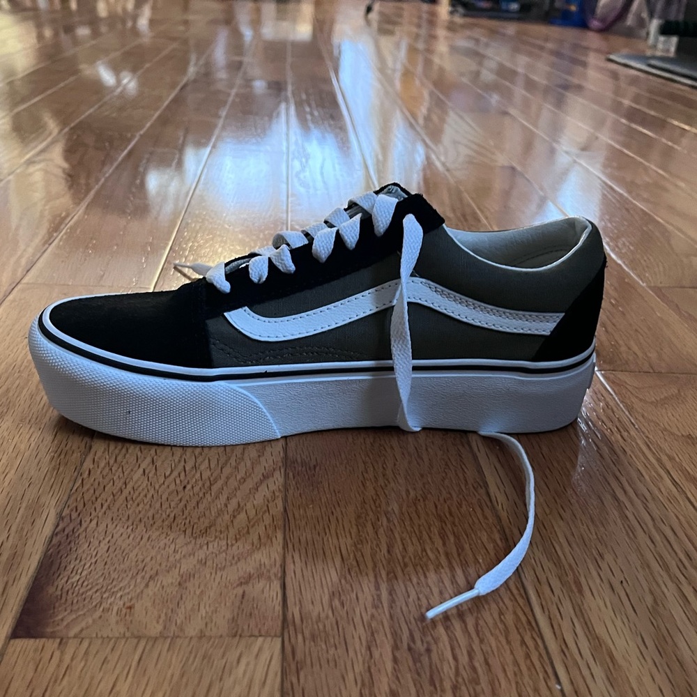 Vans “off the wall”